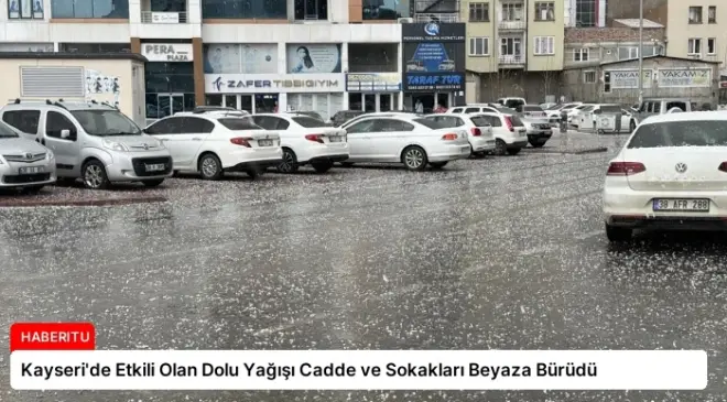 Kayseri’de Etkili Olan Dolu Yağışı Cadde ve Sokakları Beyaza Bürüdü