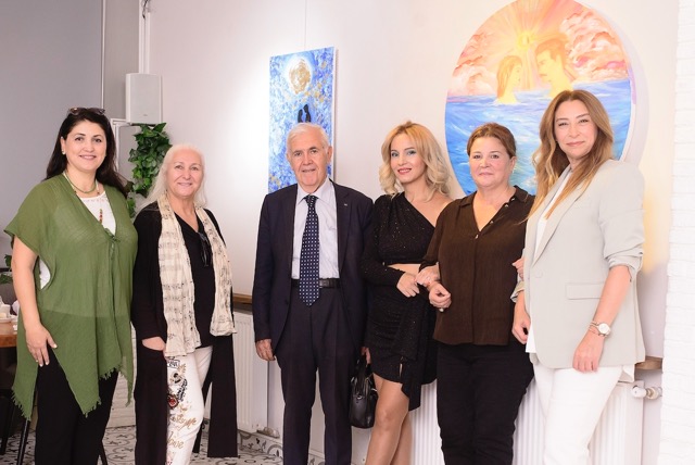 Berna Gencebay, 60’ların zarafetini günümüz estetiğiyle buluşturuyor