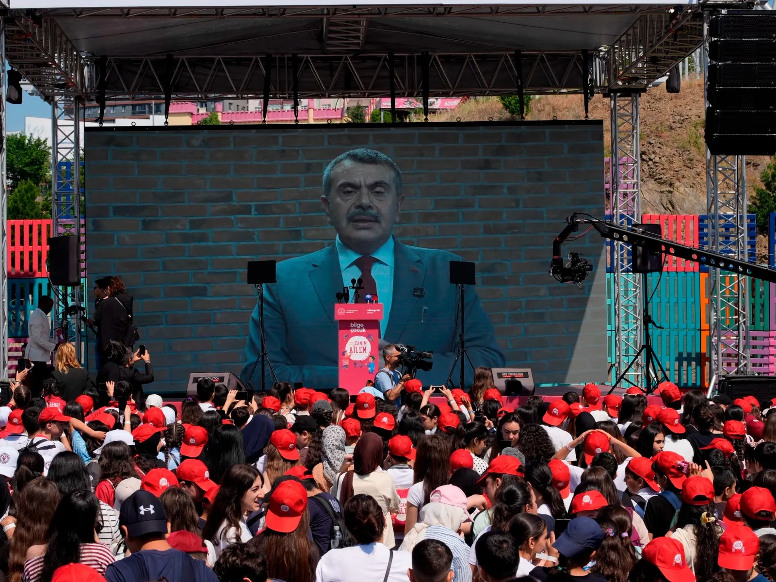 3.000 Bilge Çocuk, Canım Ailem Kısa Hikâye Yarışması’nın Ödül Töreninde Bir Araya Geldi